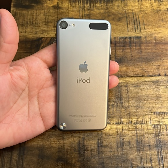 iPod touch $65 - Picture 4 of 8